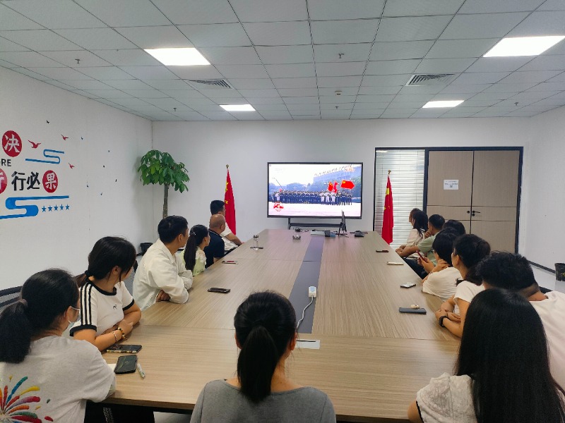 凝聚愛國情懷、共襄盛典榮光丨安徽英特麗電子組織觀看九三閱兵式(圖1) 安徽英特麗電子組織觀看九三閱兵式.jpg